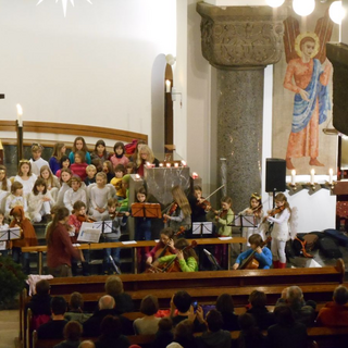 orchester-gs Montessori-Schulzentrum Leipzig - Neuigkeiten - Adventskonzert - Besinnliches Gewusel von Engeln, Menschen und Tieren